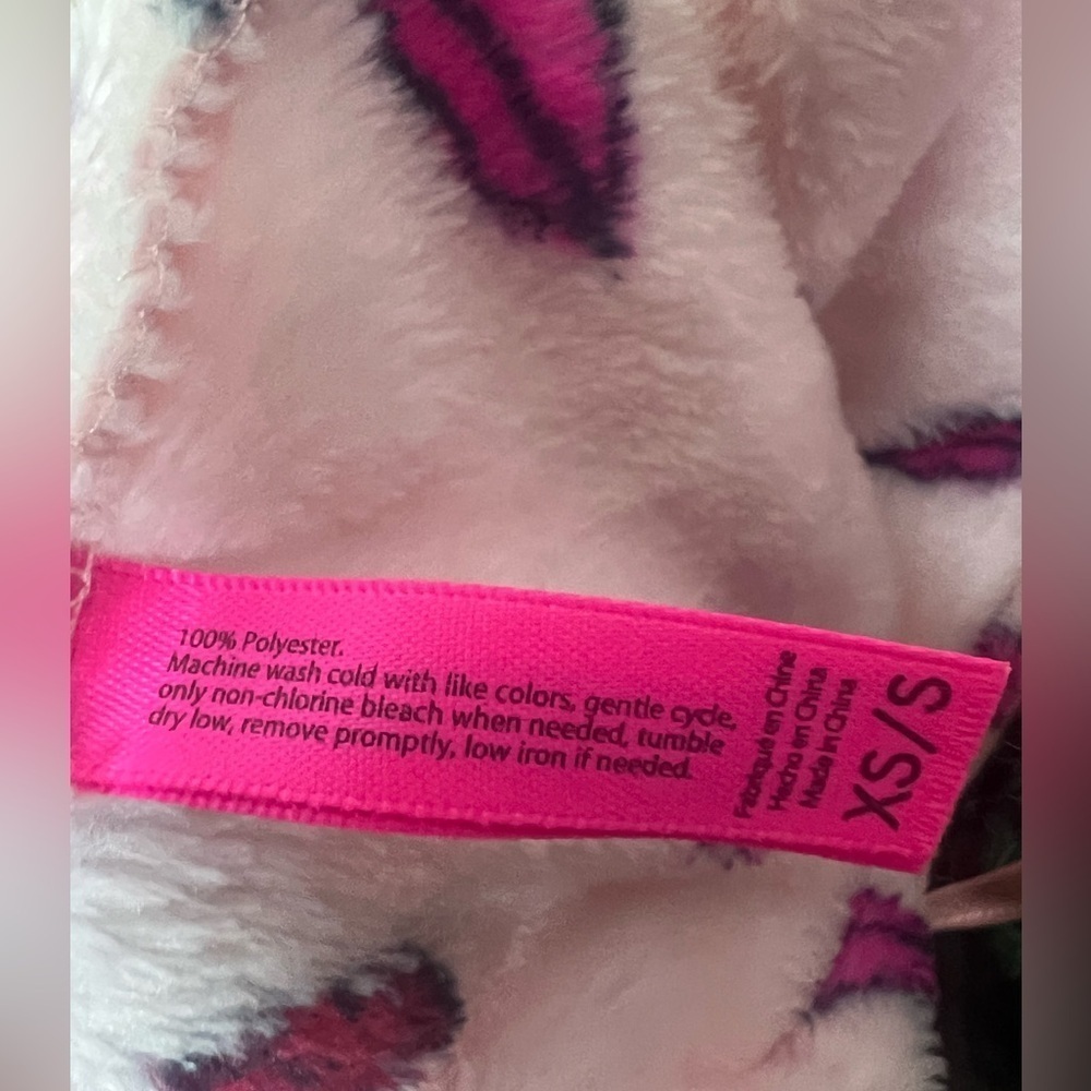 Betsey Johnson Super Soft Comfy Robe Pajamas Pink Cozy sz XS - Picture 6 of 8